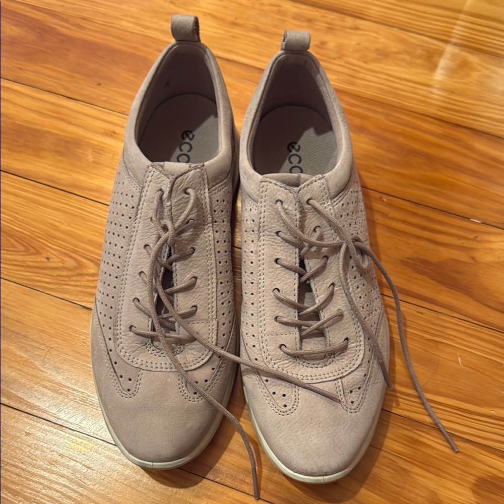 Ecco Taupe Lace-Up Sneakers